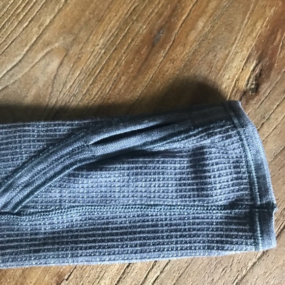 Lululemon long sleeve base layer - Picture 4 of 6